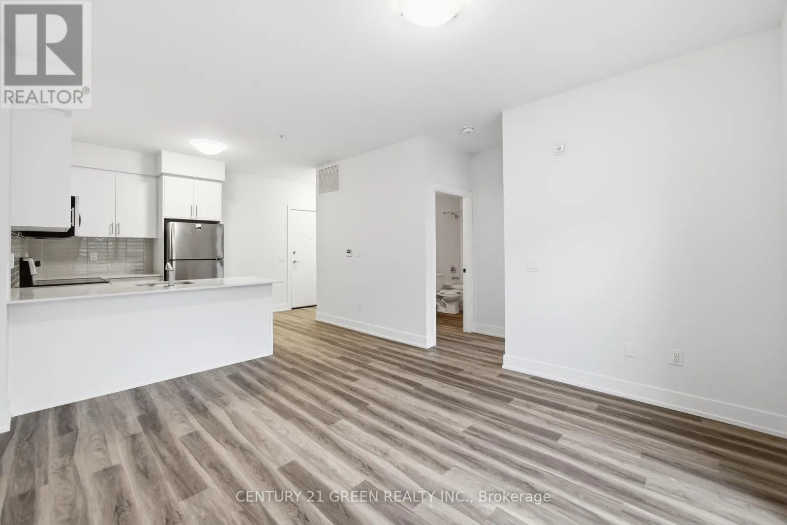 111 - 1100 LACKNER PLACE