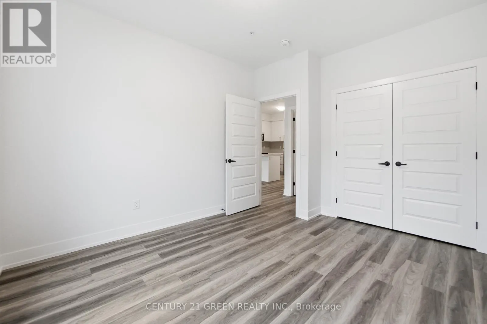 111 - 1100 LACKNER PLACE