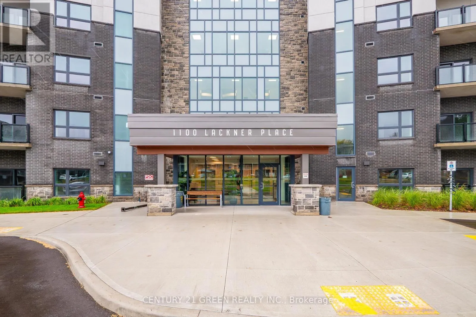 111 - 1100 LACKNER PLACE