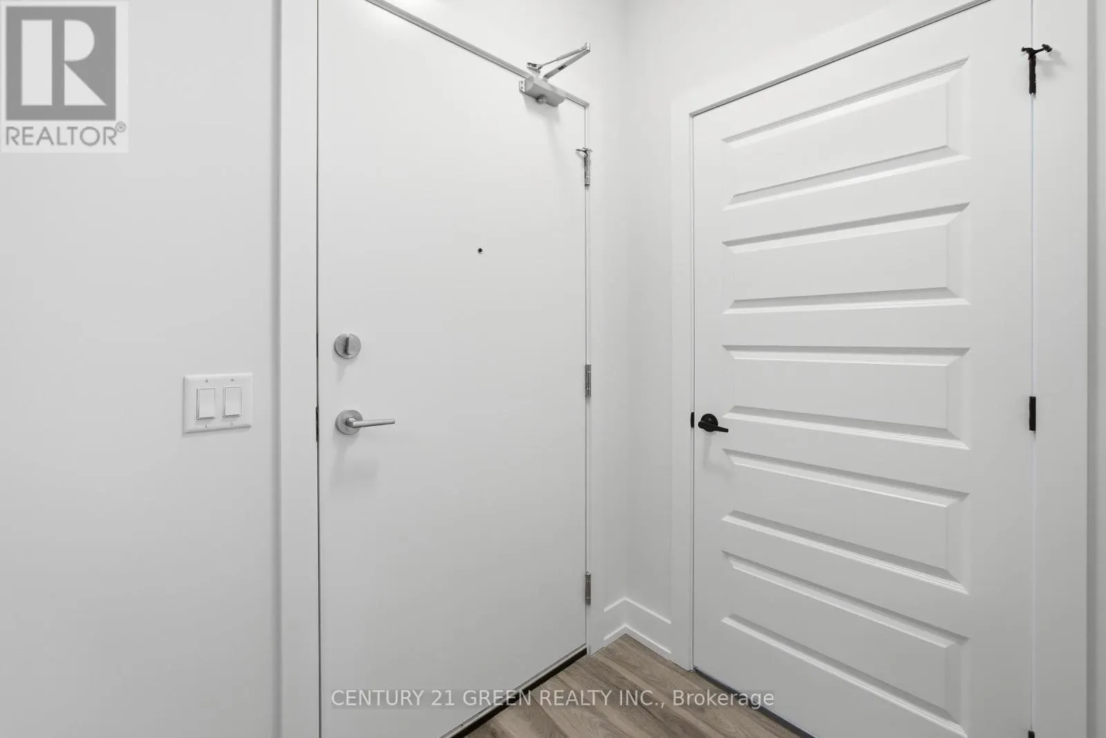 111 - 1100 LACKNER PLACE