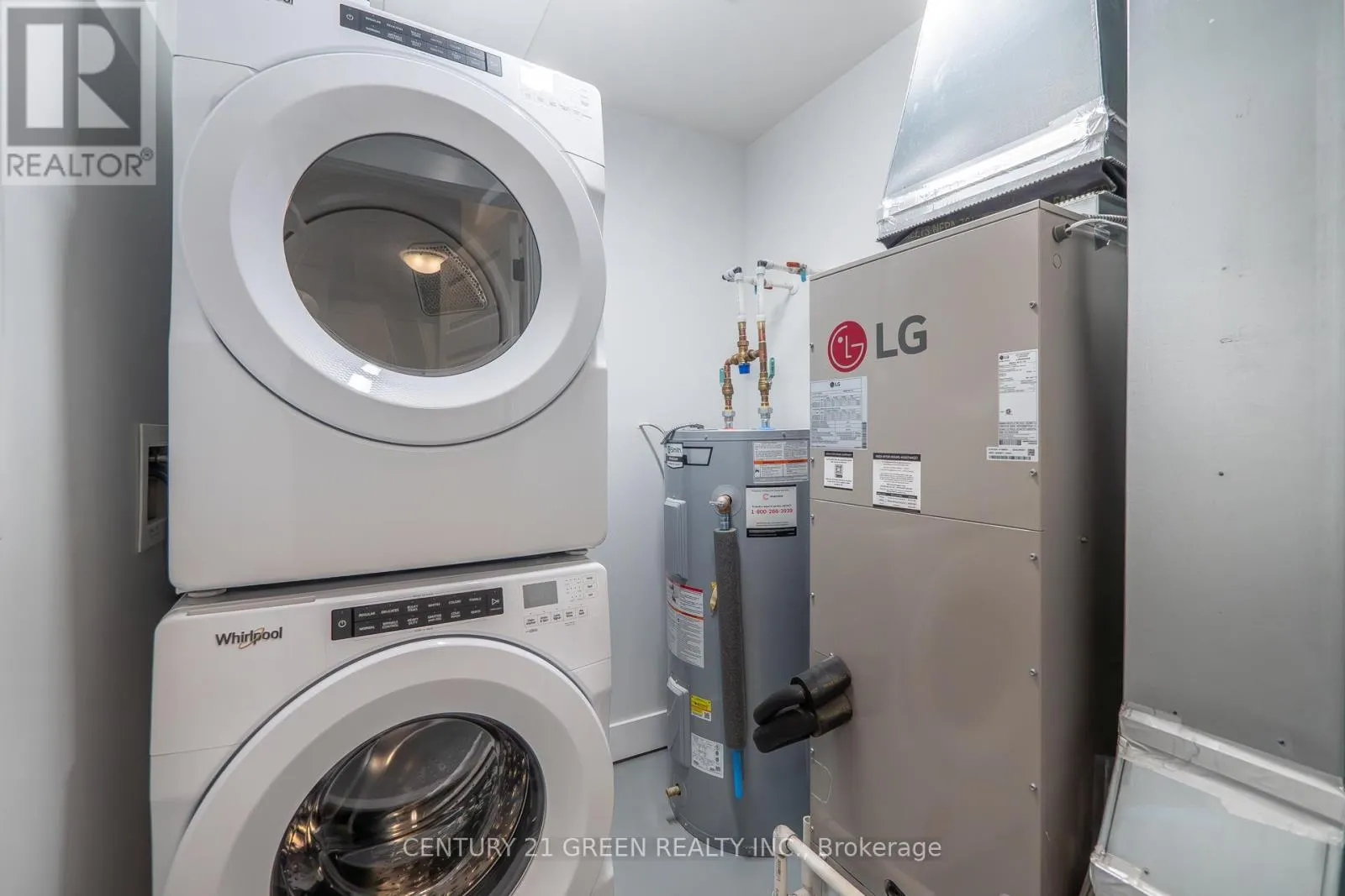 111 - 1100 LACKNER PLACE