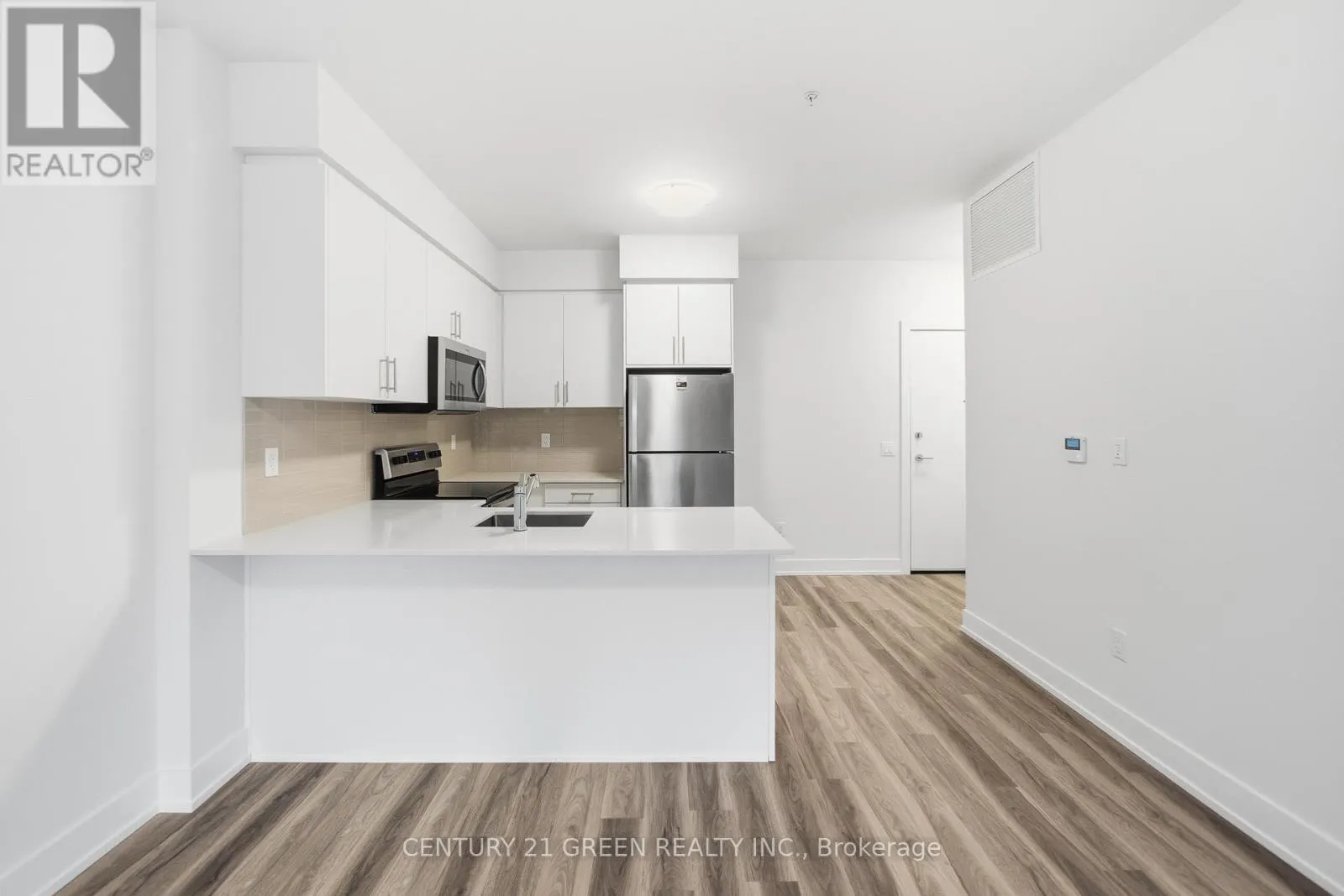 111 - 1100 LACKNER PLACE