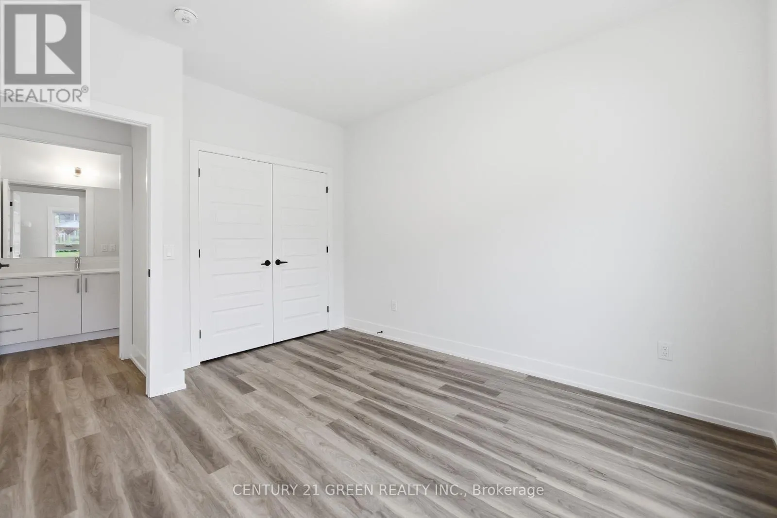 111 - 1100 LACKNER PLACE