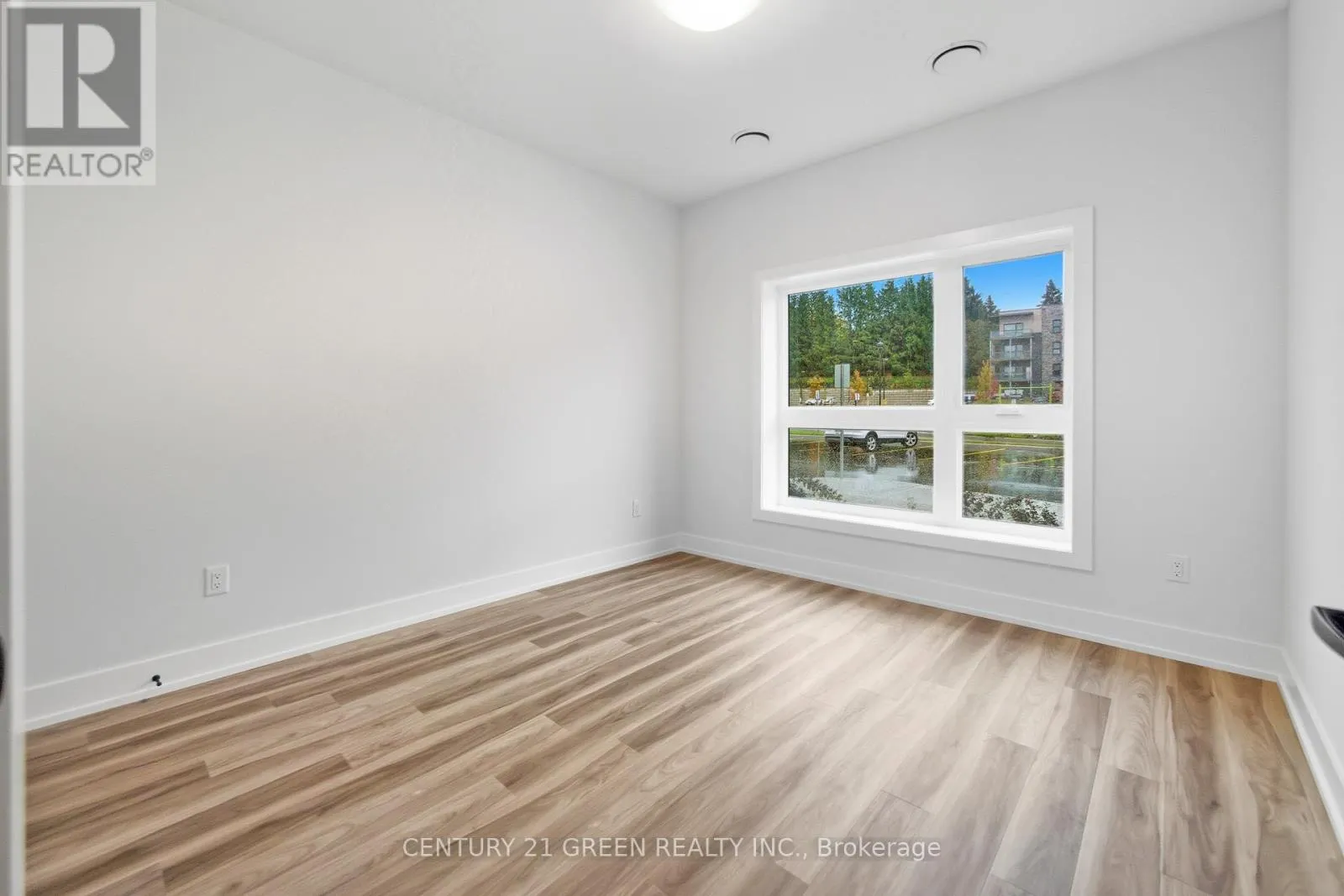 111 - 1100 LACKNER PLACE