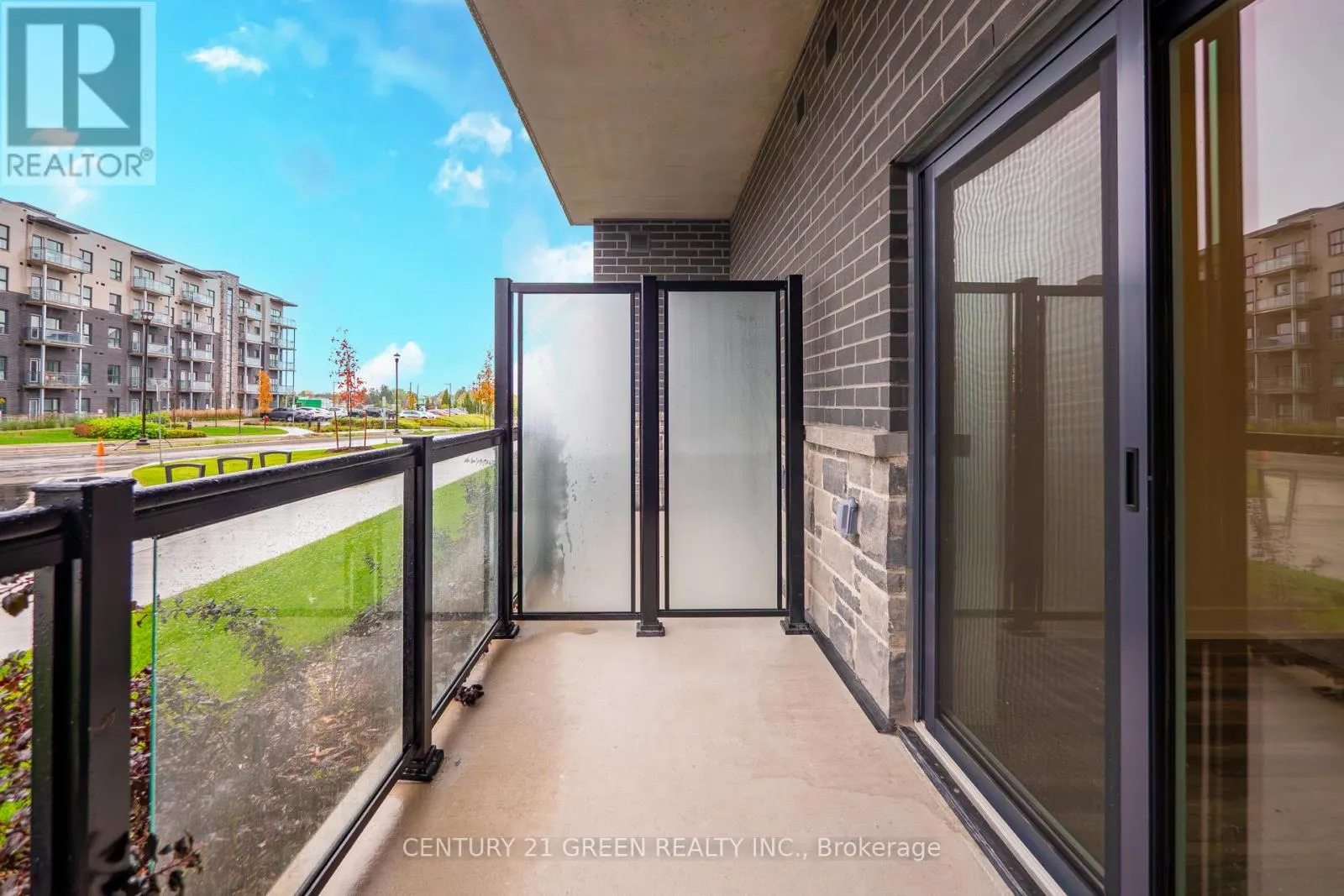 111 - 1100 LACKNER PLACE