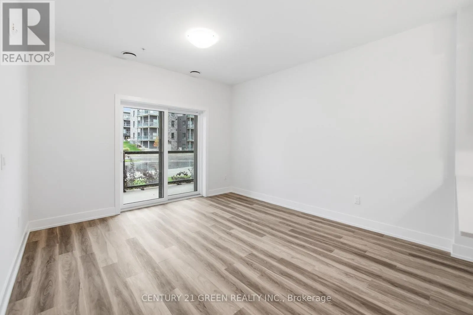 111 - 1100 LACKNER PLACE