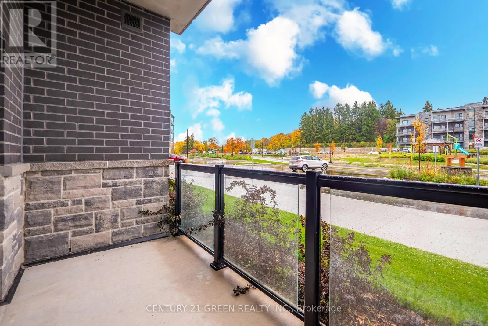 111 - 1100 LACKNER PLACE