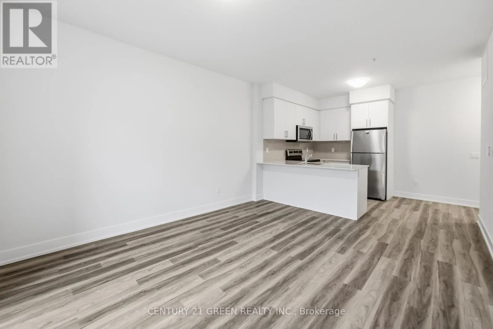 111 - 1100 LACKNER PLACE