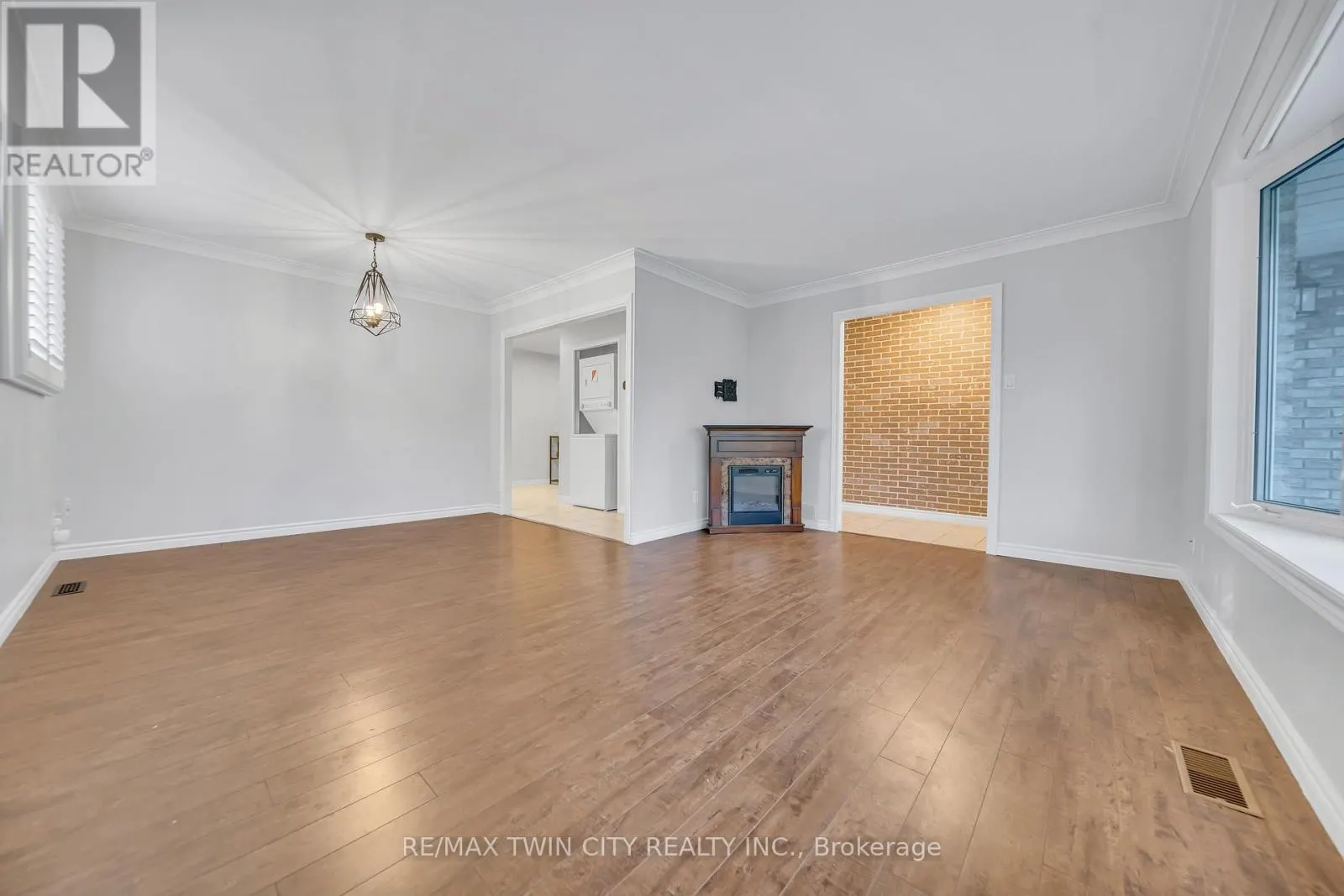 88 GLEN LAKE CRESCENT