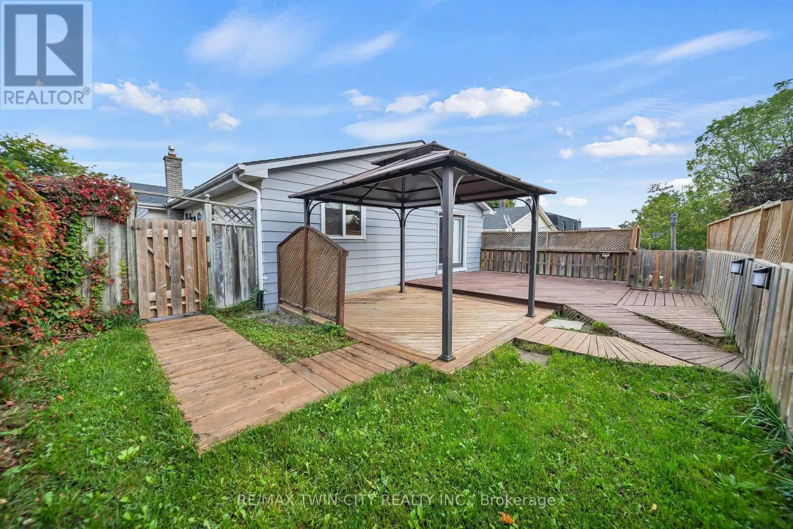 88 GLEN LAKE CRESCENT