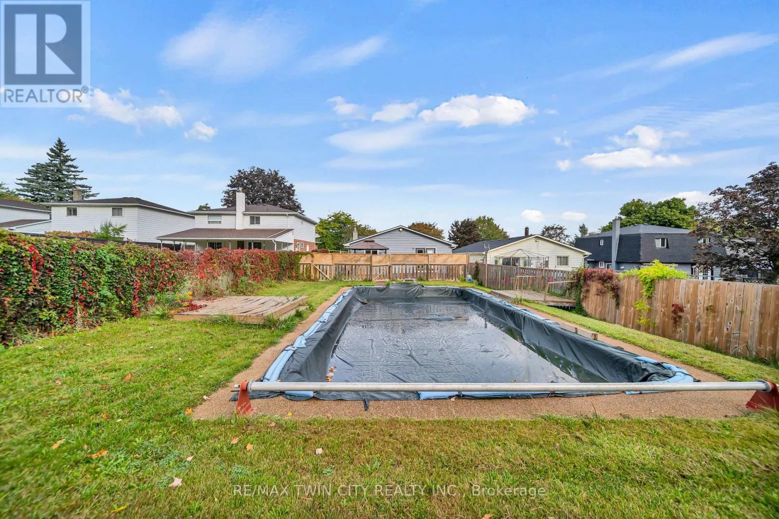 88 GLEN LAKE CRESCENT