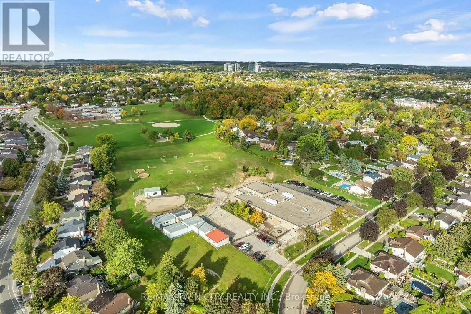 88 GLEN LAKE CRESCENT