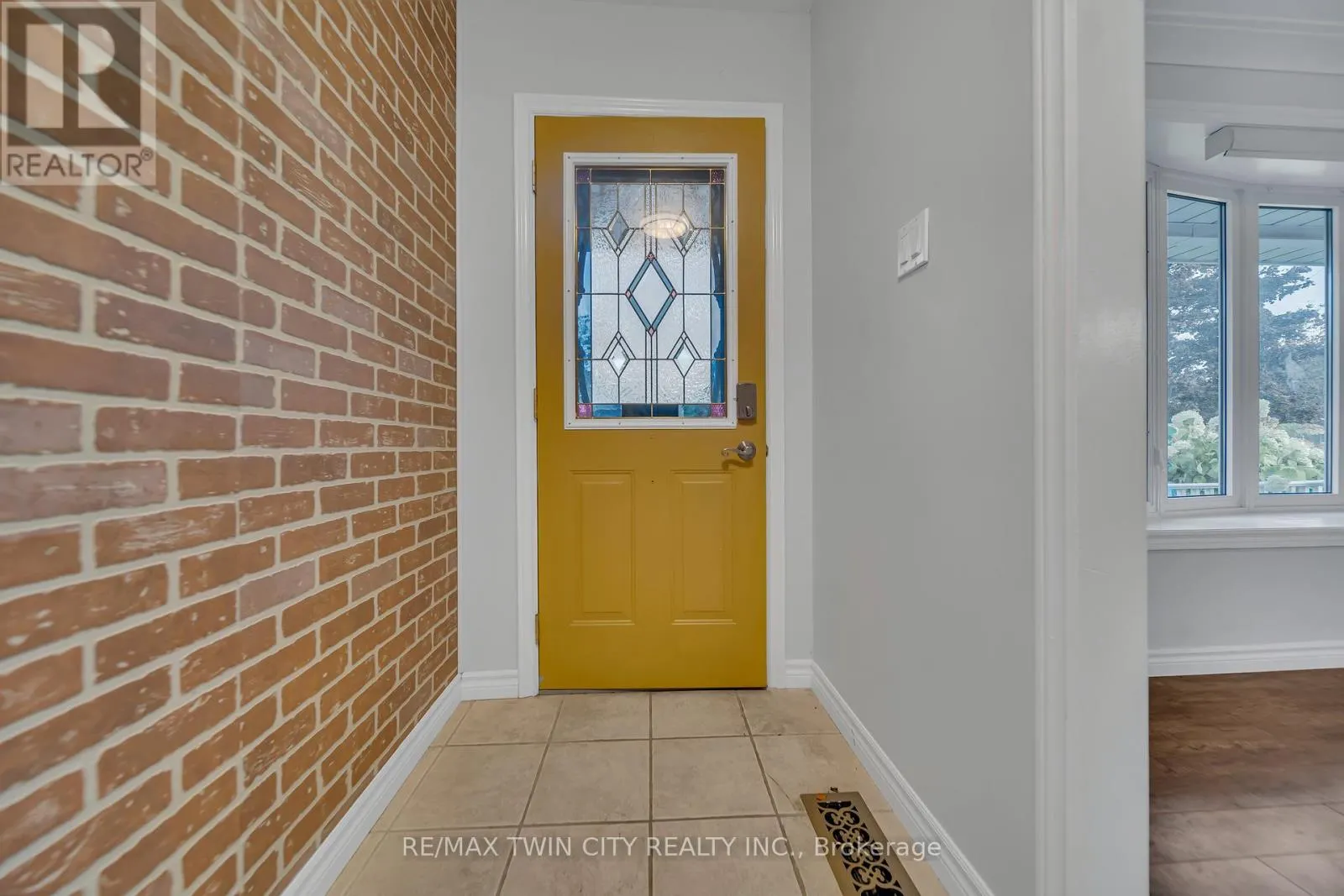 88 GLEN LAKE CRESCENT