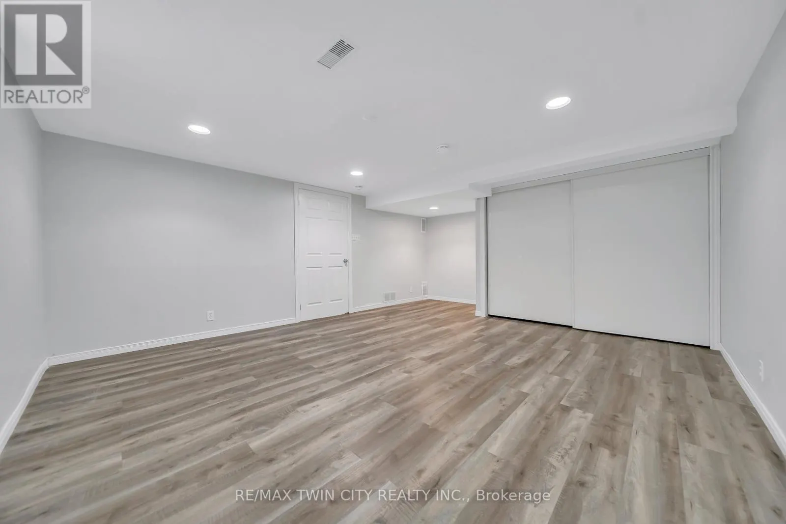 88 GLEN LAKE CRESCENT