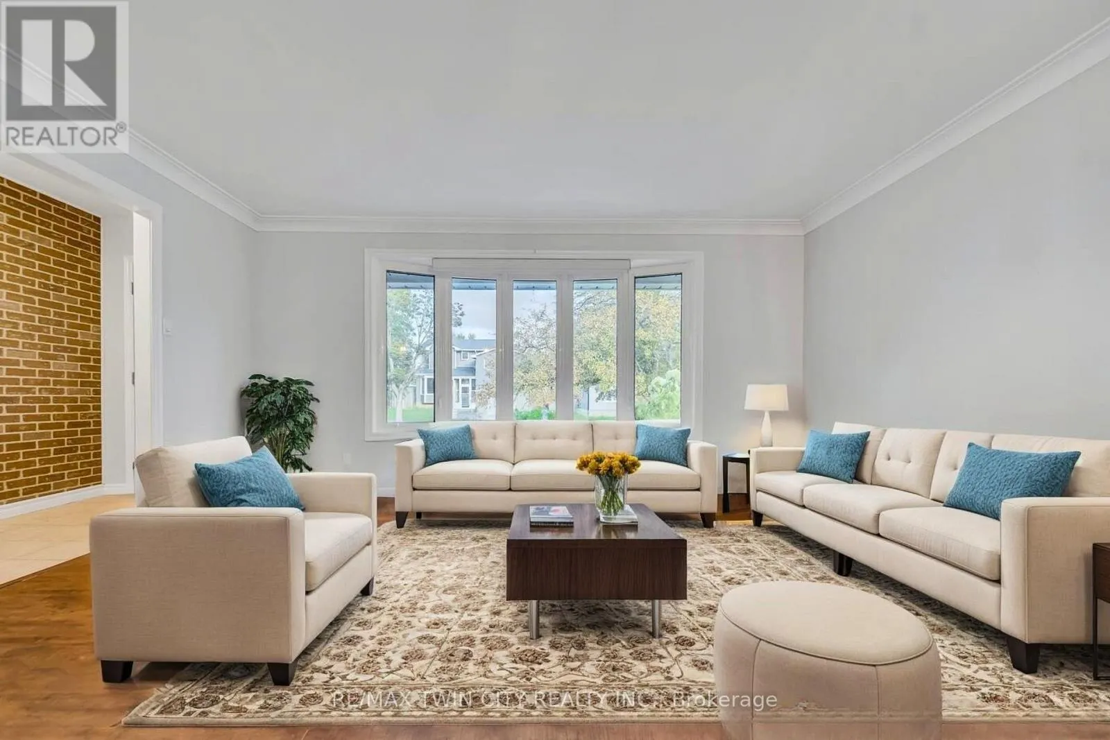 88 GLEN LAKE CRESCENT