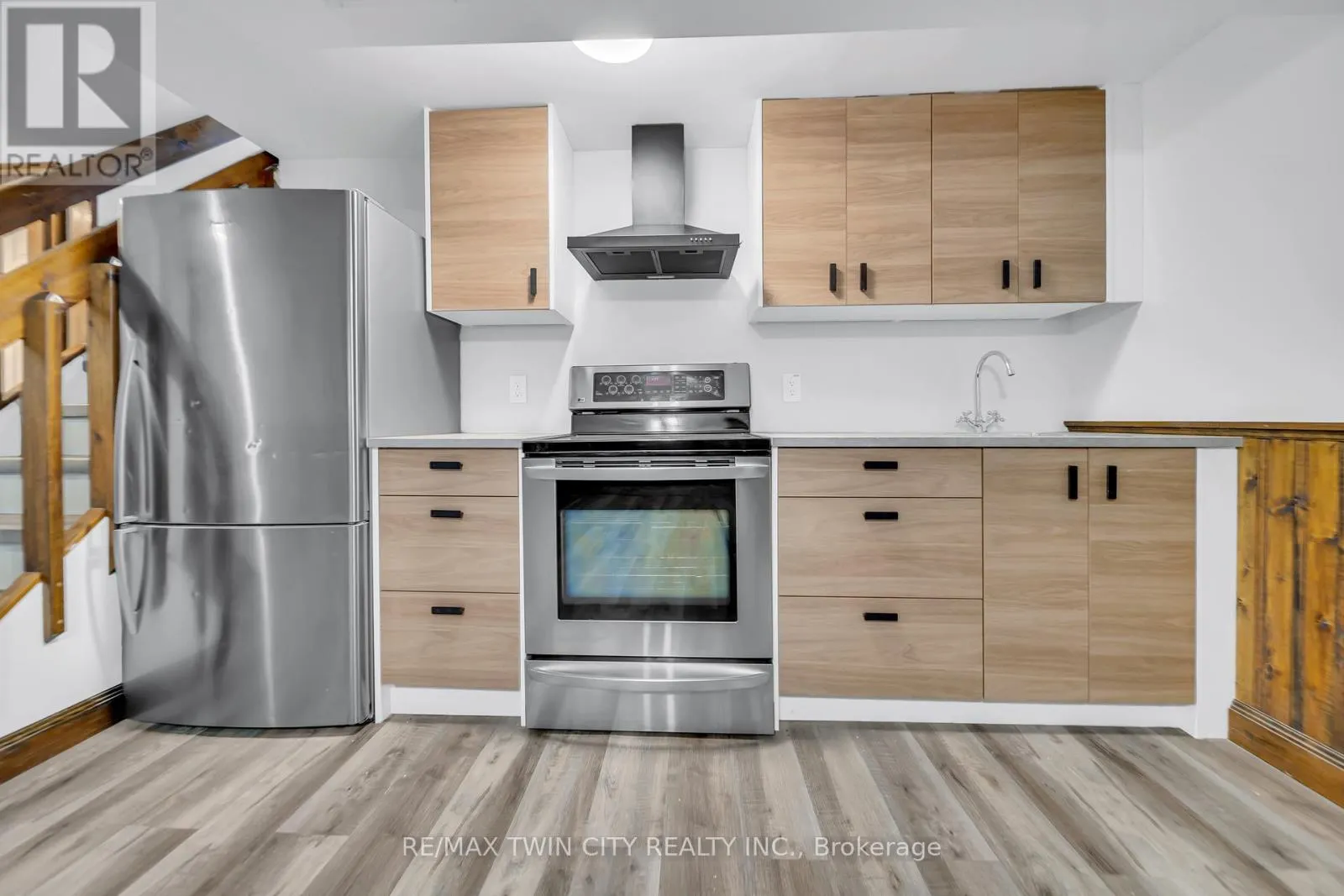 88 GLEN LAKE CRESCENT