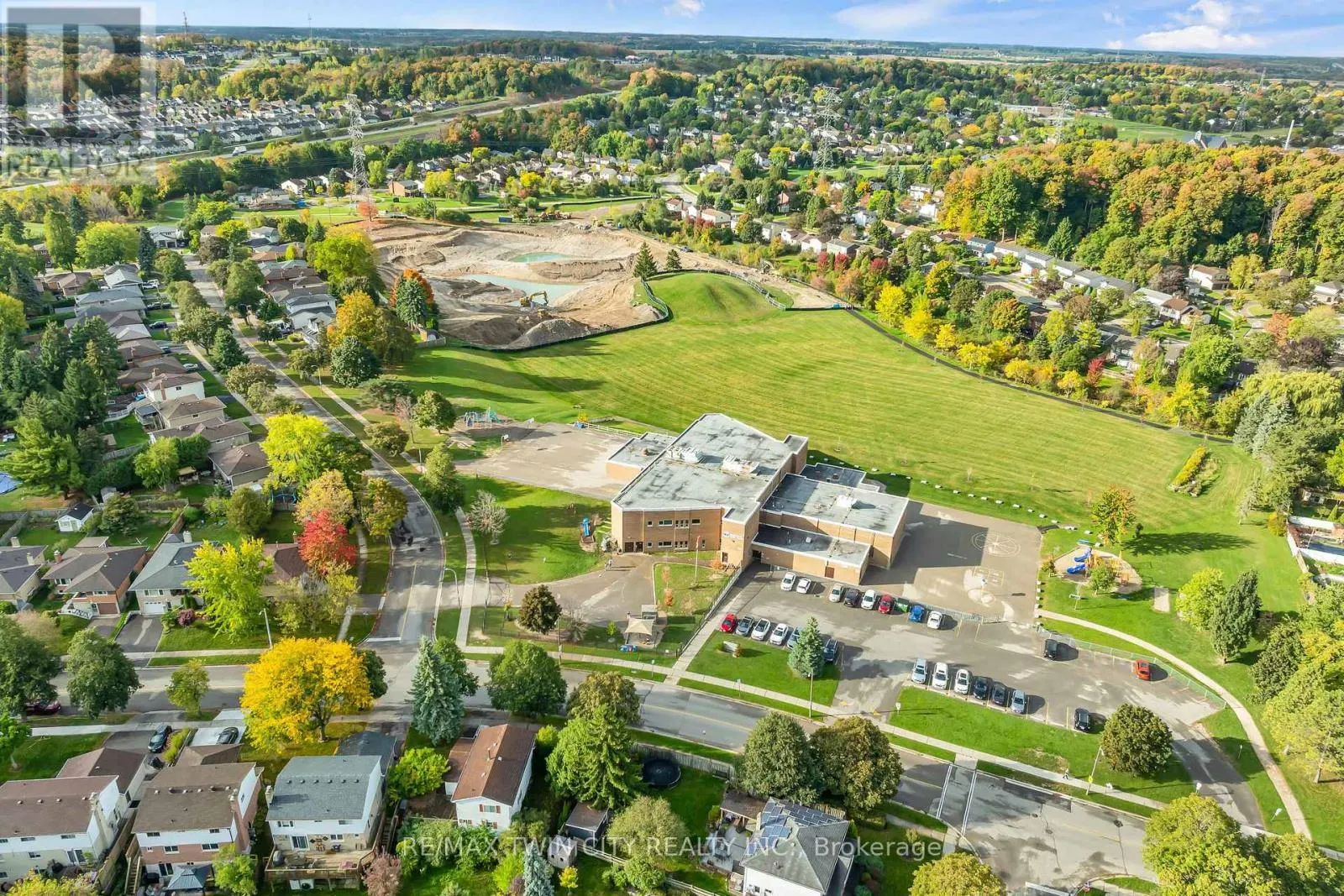 88 GLEN LAKE CRESCENT