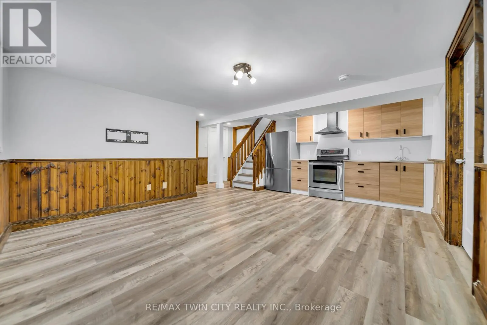 88 GLEN LAKE CRESCENT