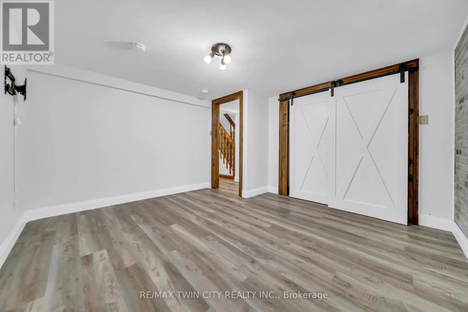 88 GLEN LAKE CRESCENT