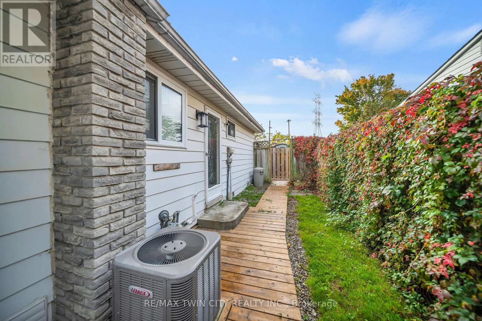 88 GLEN LAKE CRESCENT