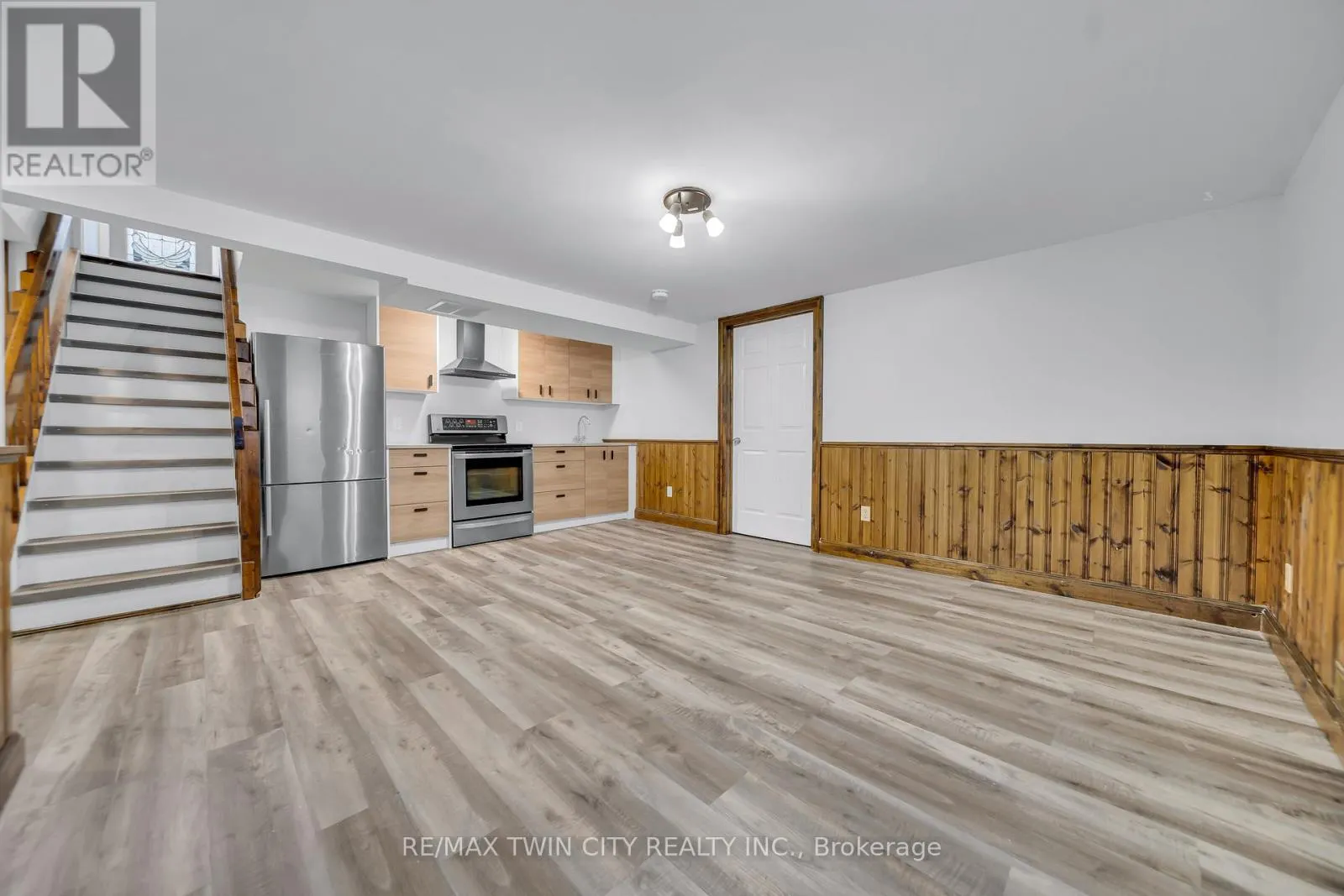 88 GLEN LAKE CRESCENT