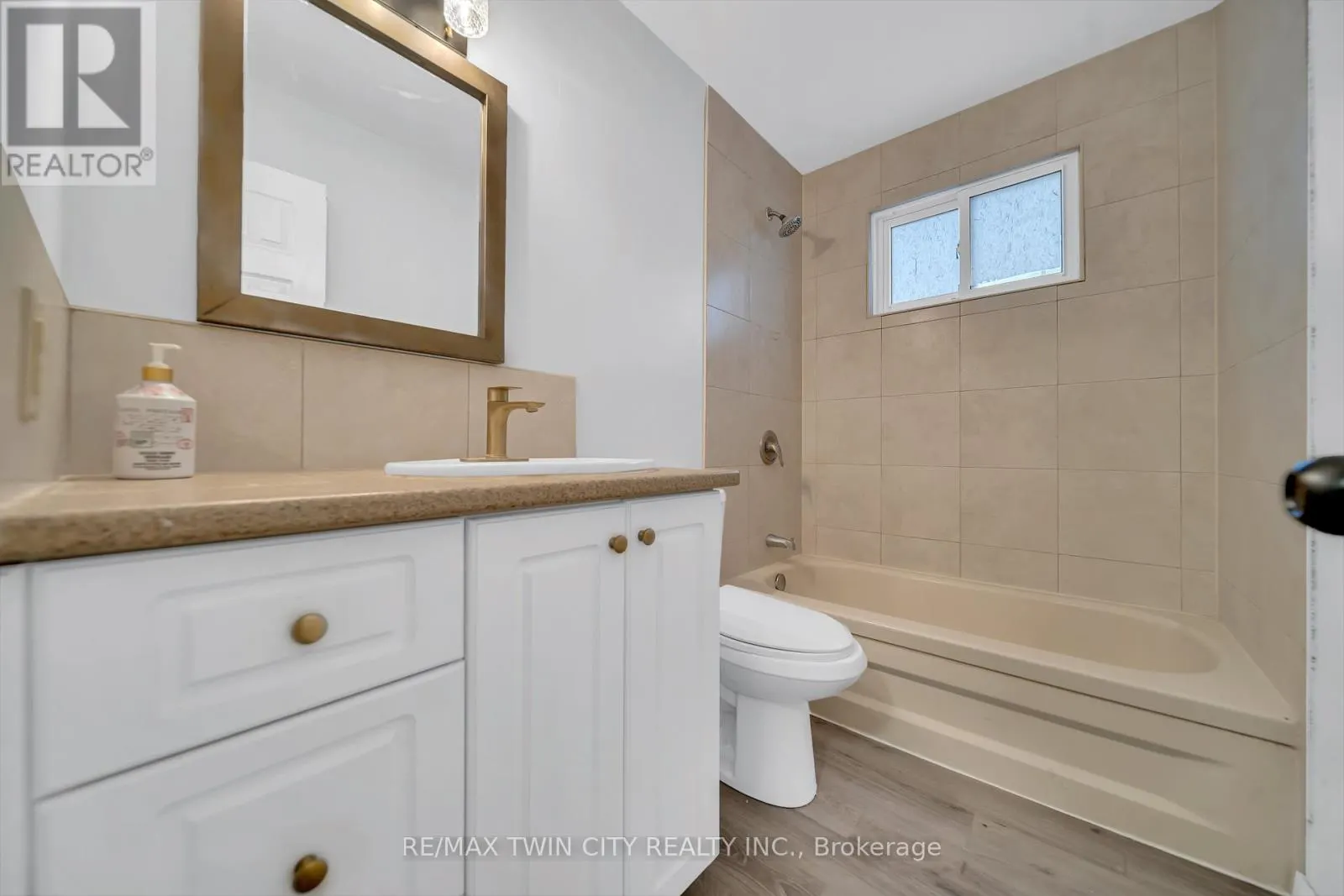 88 GLEN LAKE CRESCENT