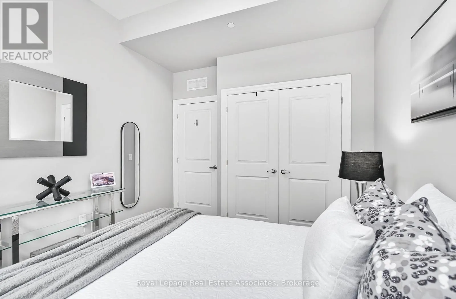 112 - 1880 GORDON STREET