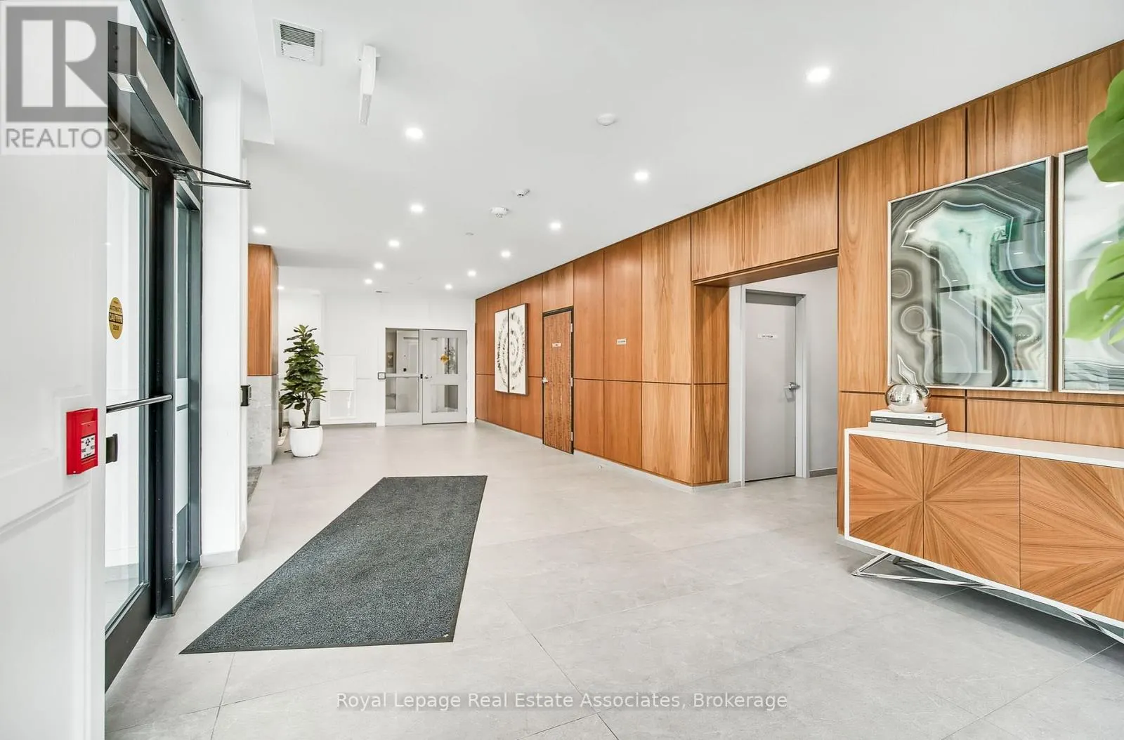 112 - 1880 GORDON STREET