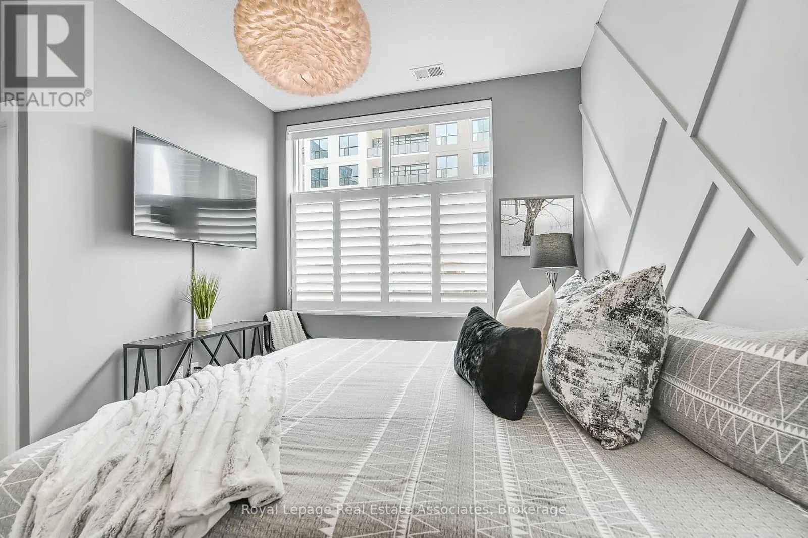 112 - 1880 GORDON STREET