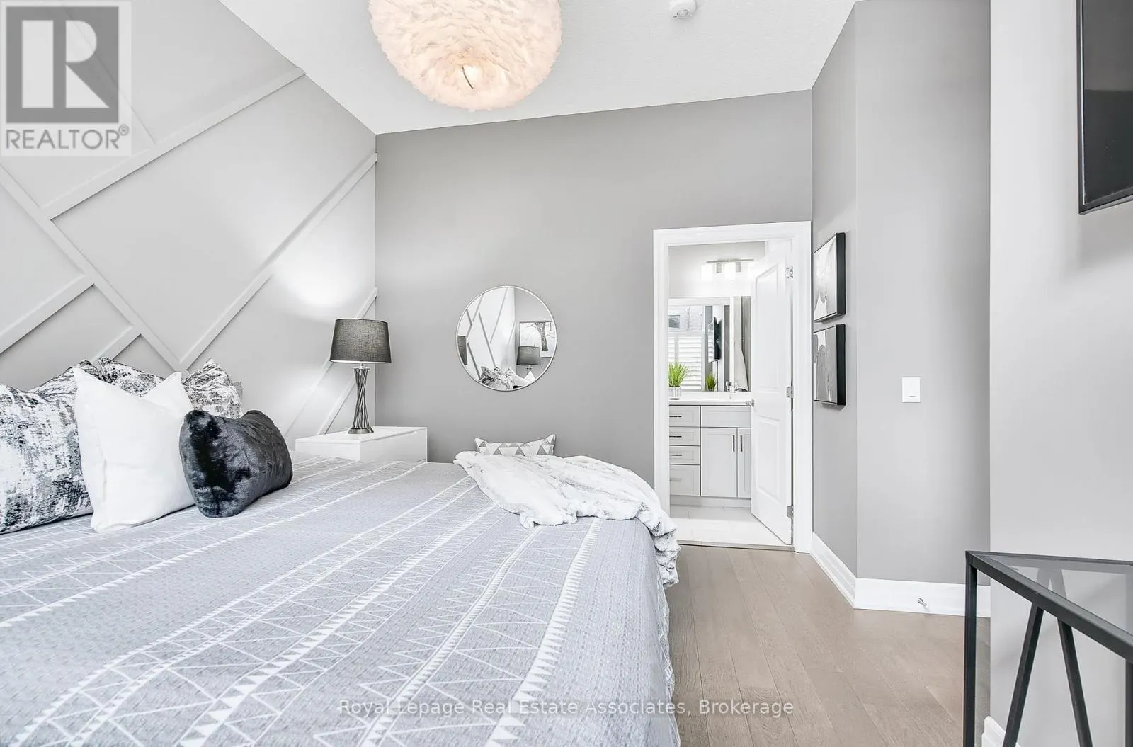 112 - 1880 GORDON STREET