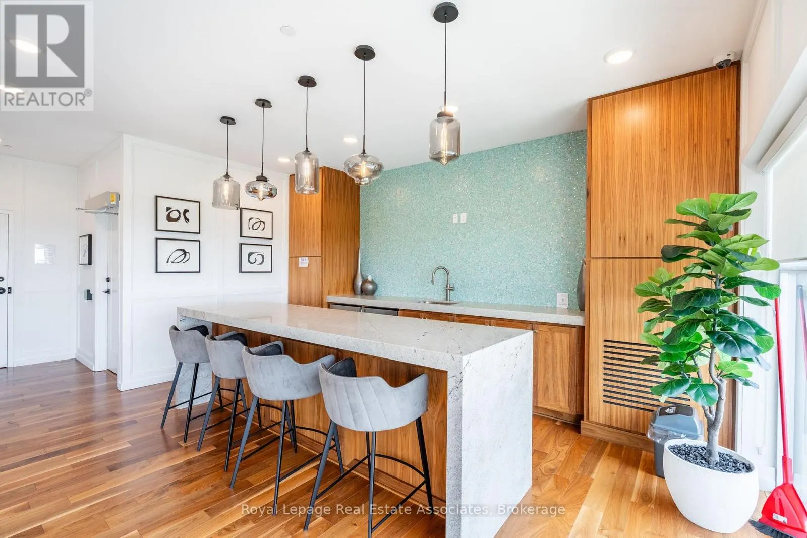 112 - 1880 GORDON STREET