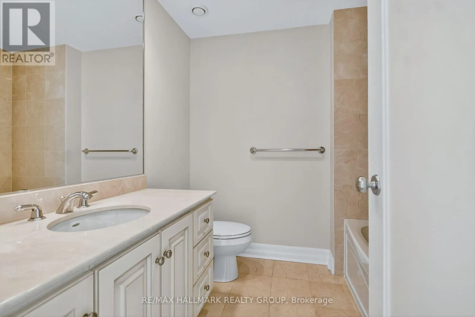 1707 - 3590 RIVERGATE WAY