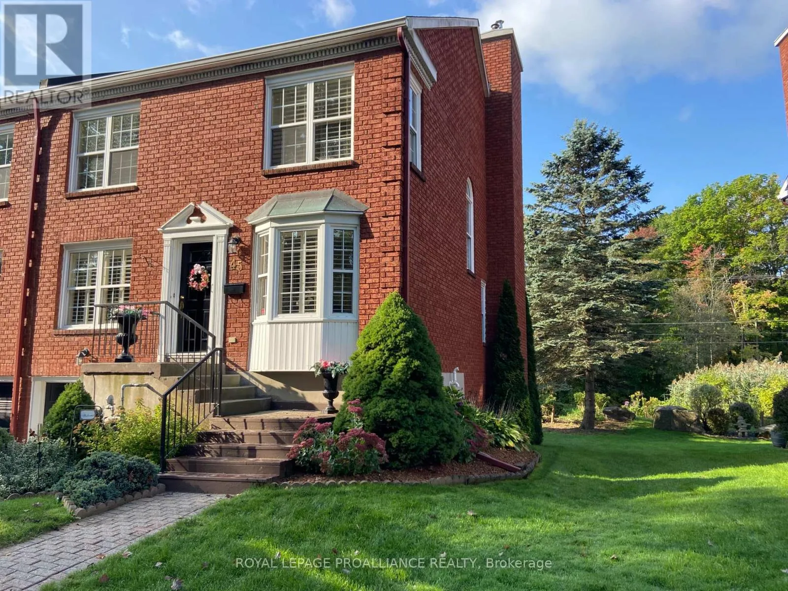 45 COUNTRY CLUB PLACE