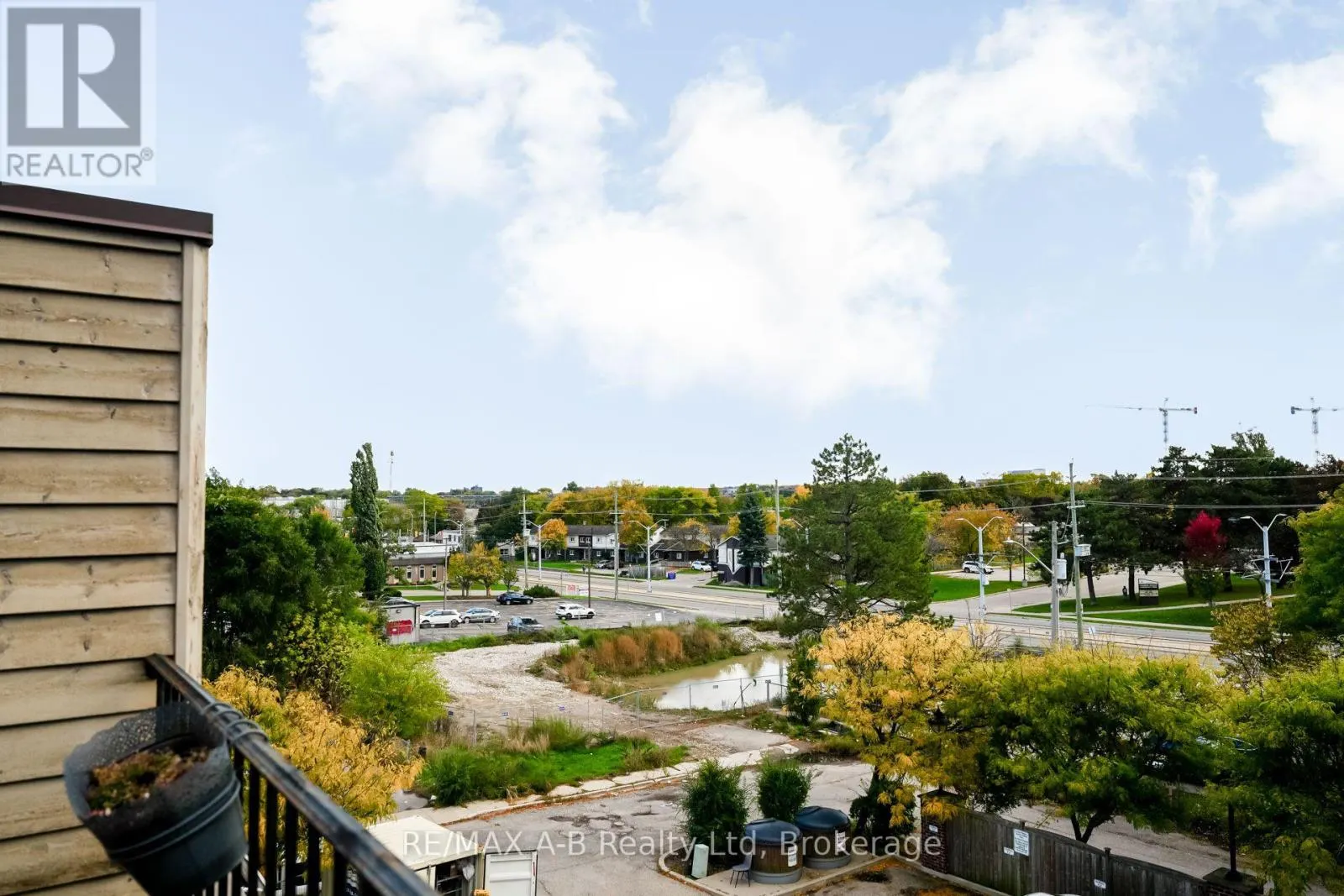 305 - 555 KING STREET E, #305