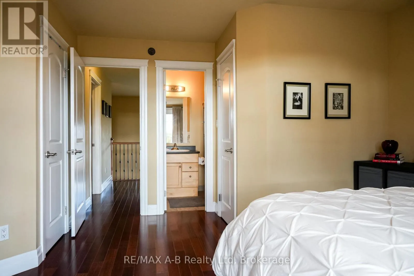 305 - 555 KING STREET E, #305