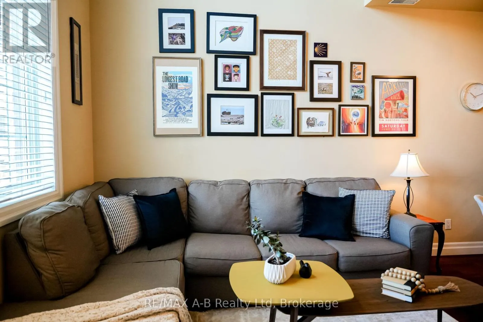 305 - 555 KING STREET E, #305