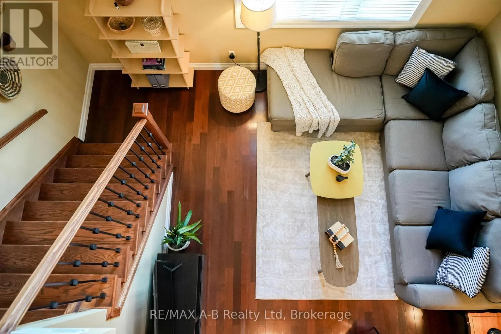 305 - 555 KING STREET E, #305