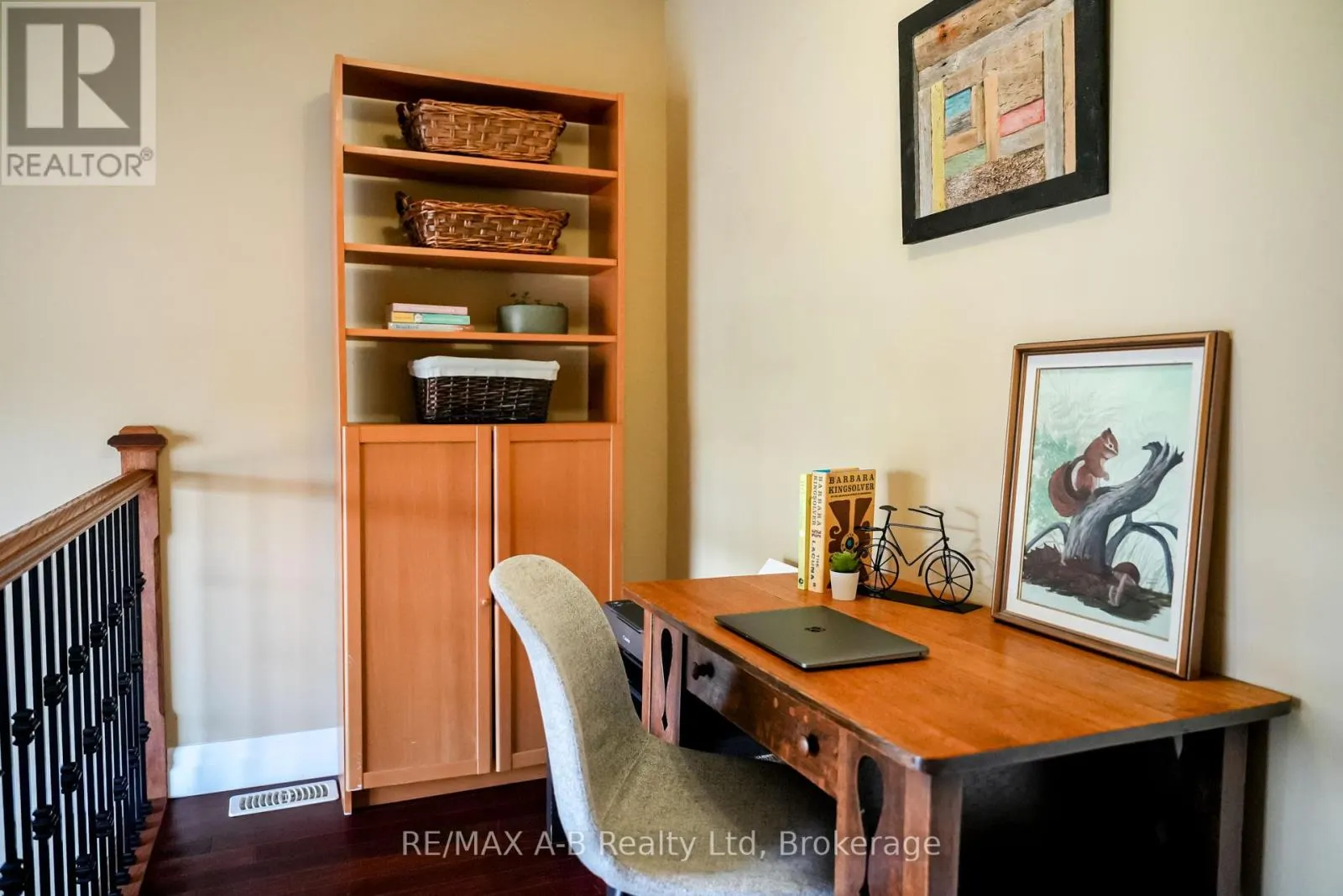 305 - 555 KING STREET E, #305