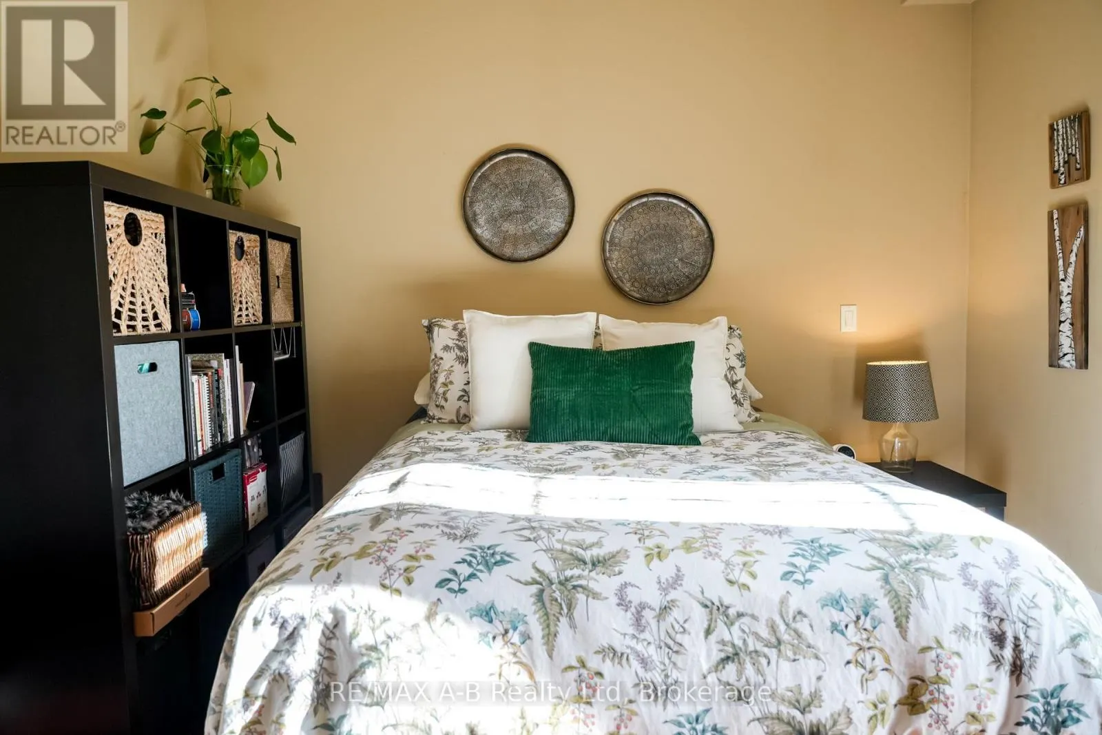 305 - 555 KING STREET E, #305