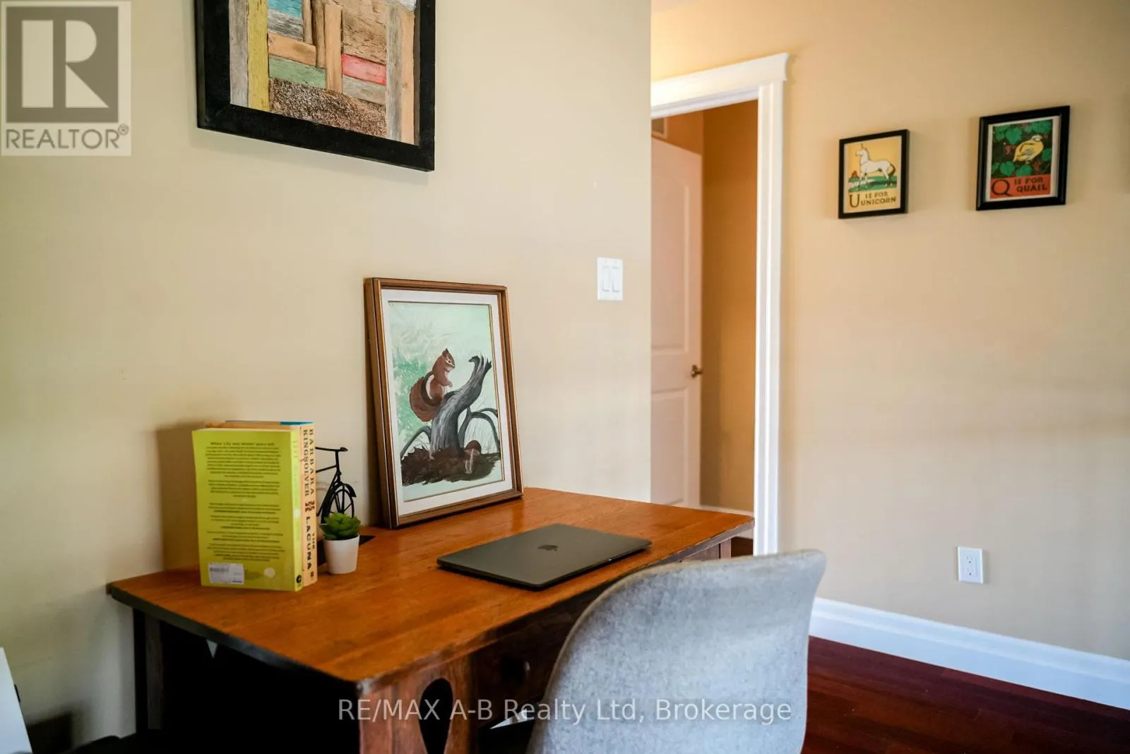 305 - 555 KING STREET E, #305