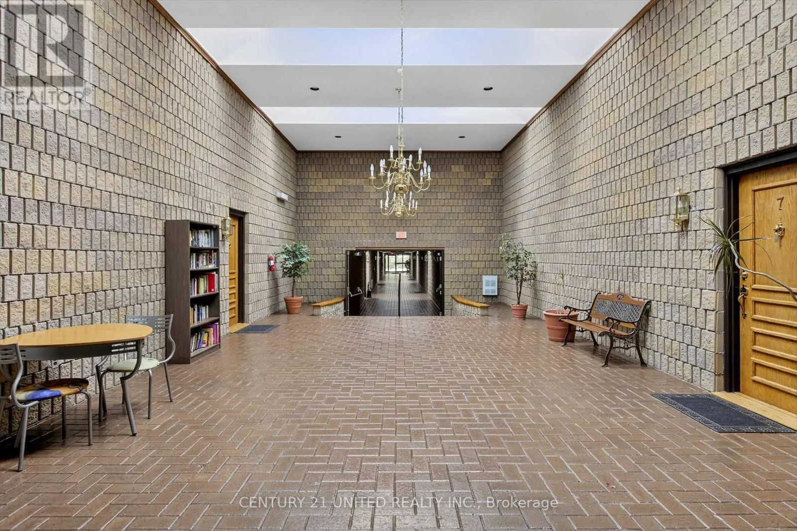 8 - 635 WHITAKER STREET, #8