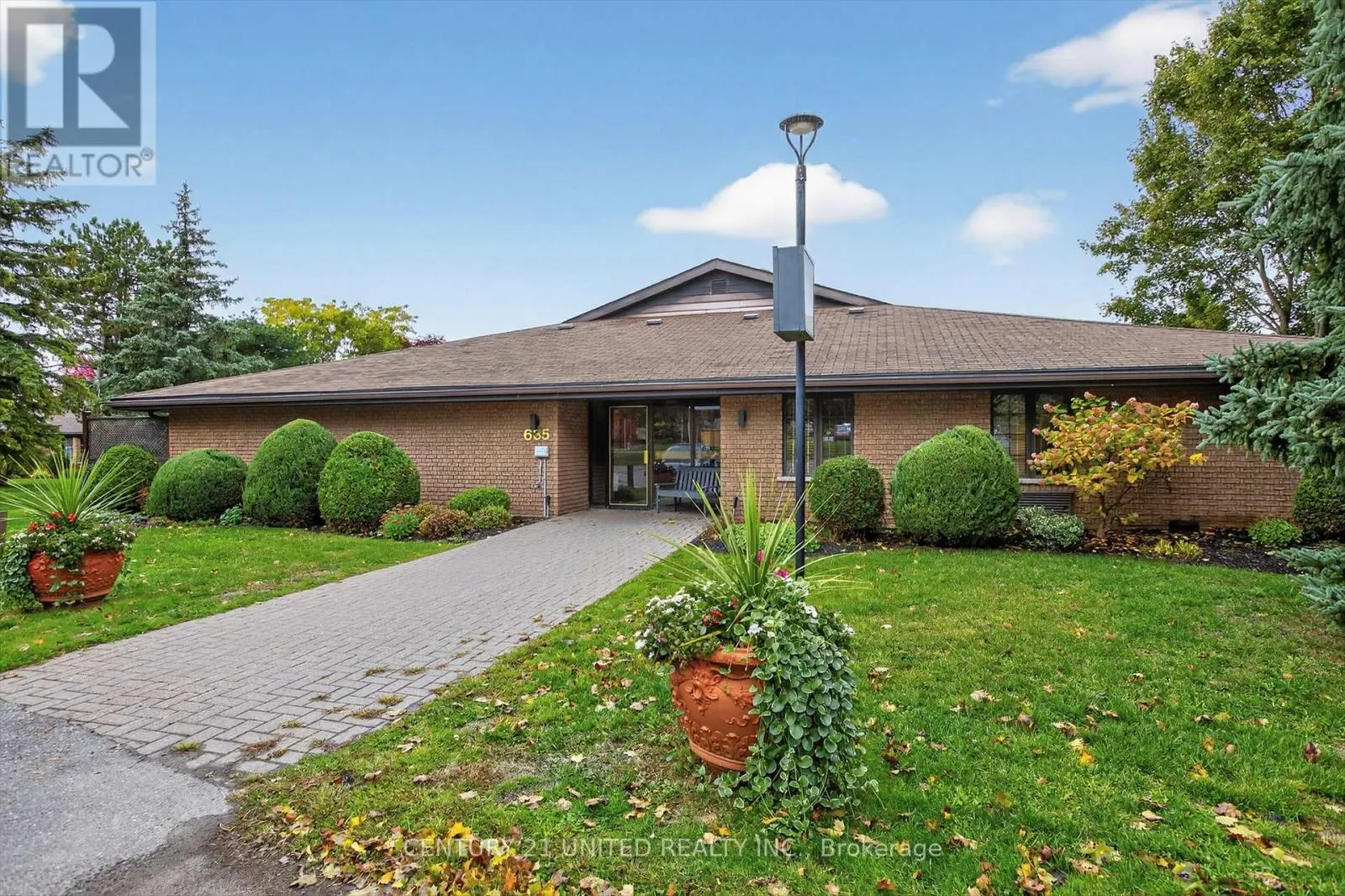 8 - 635 WHITAKER STREET, #8