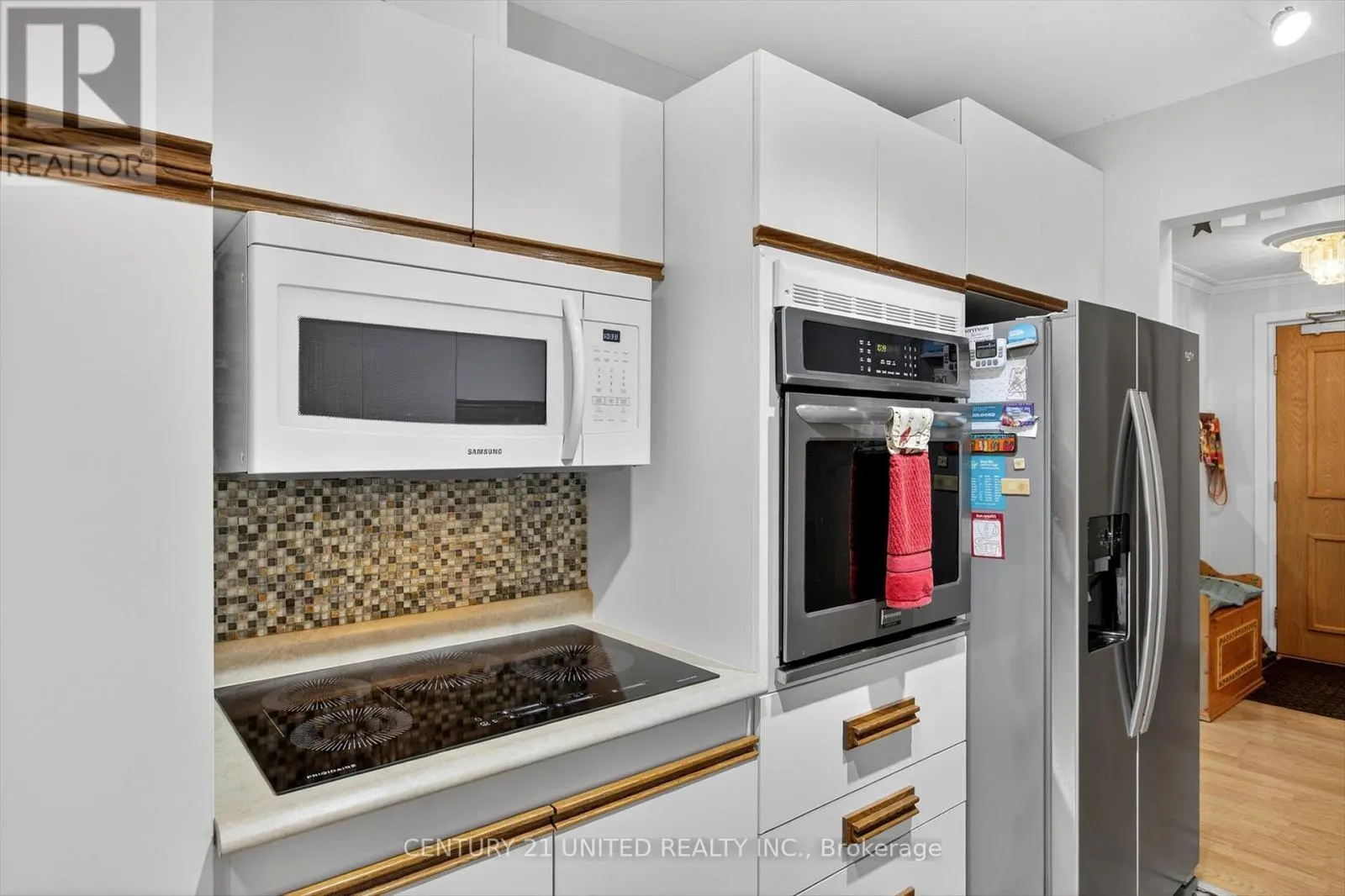 8 - 635 WHITAKER STREET, #8