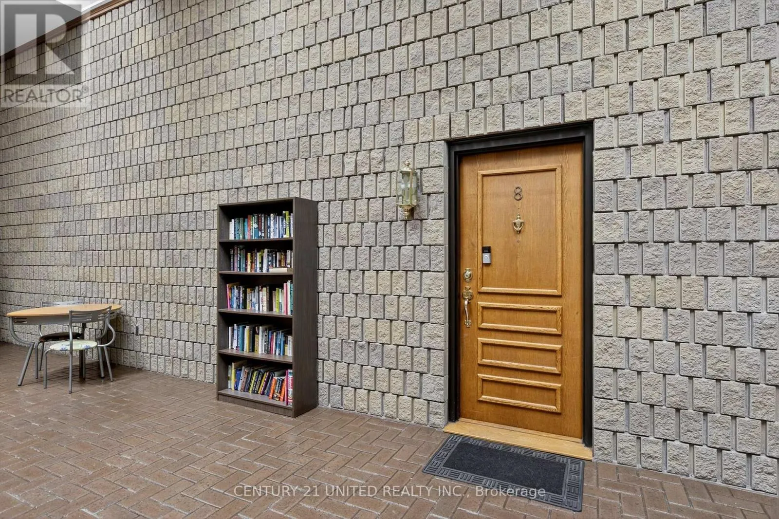 8 - 635 WHITAKER STREET, #8