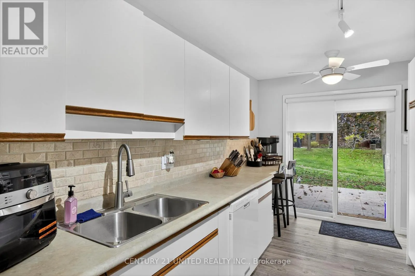 8 - 635 WHITAKER STREET, #8