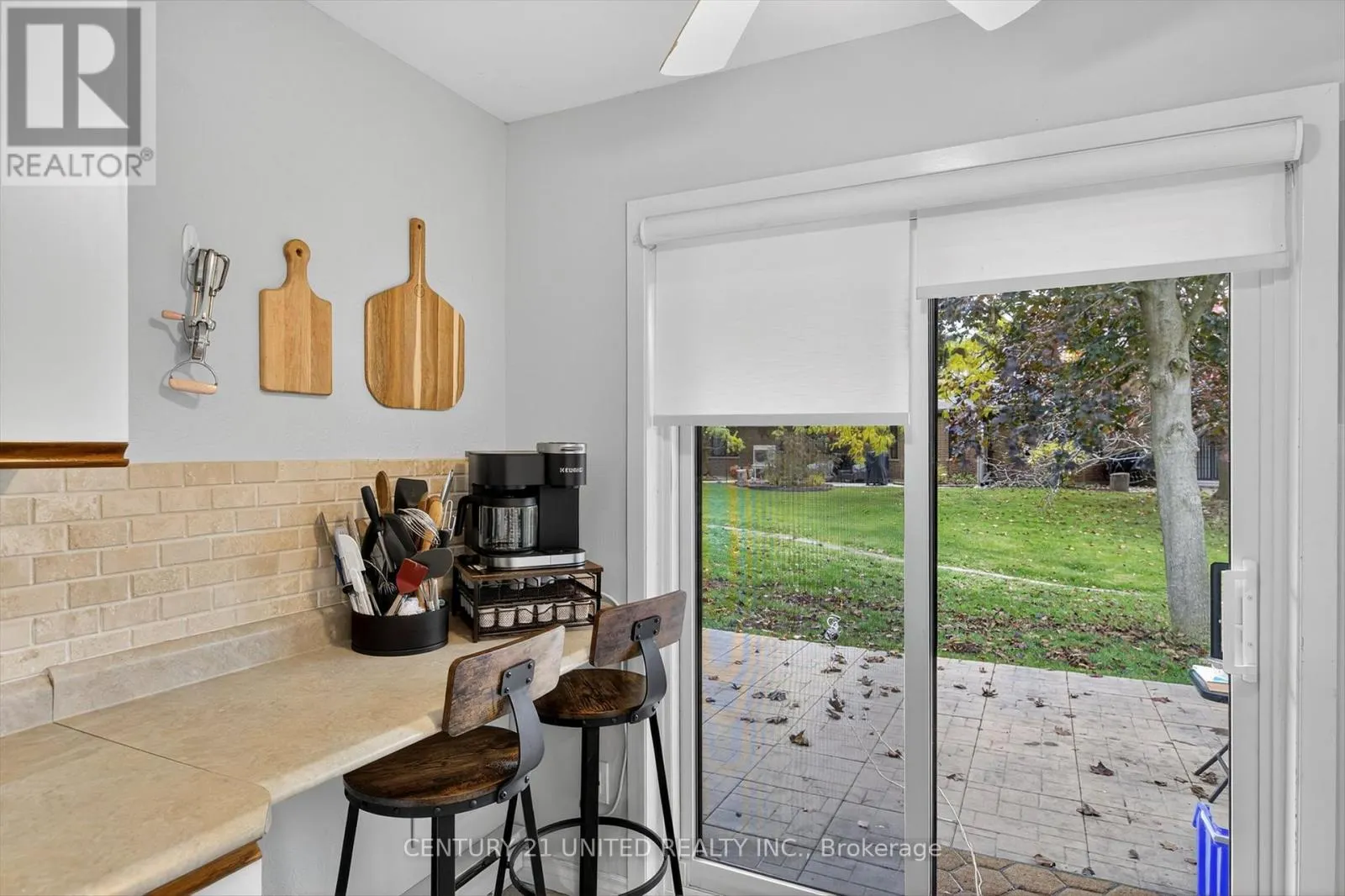 8 - 635 WHITAKER STREET, #8