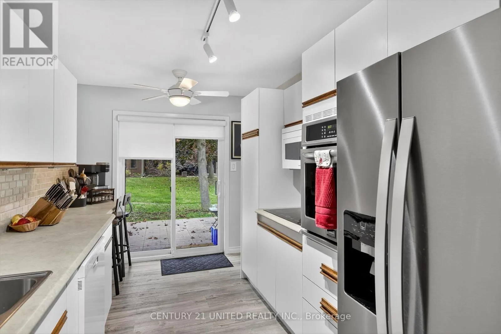 8 - 635 WHITAKER STREET, #8