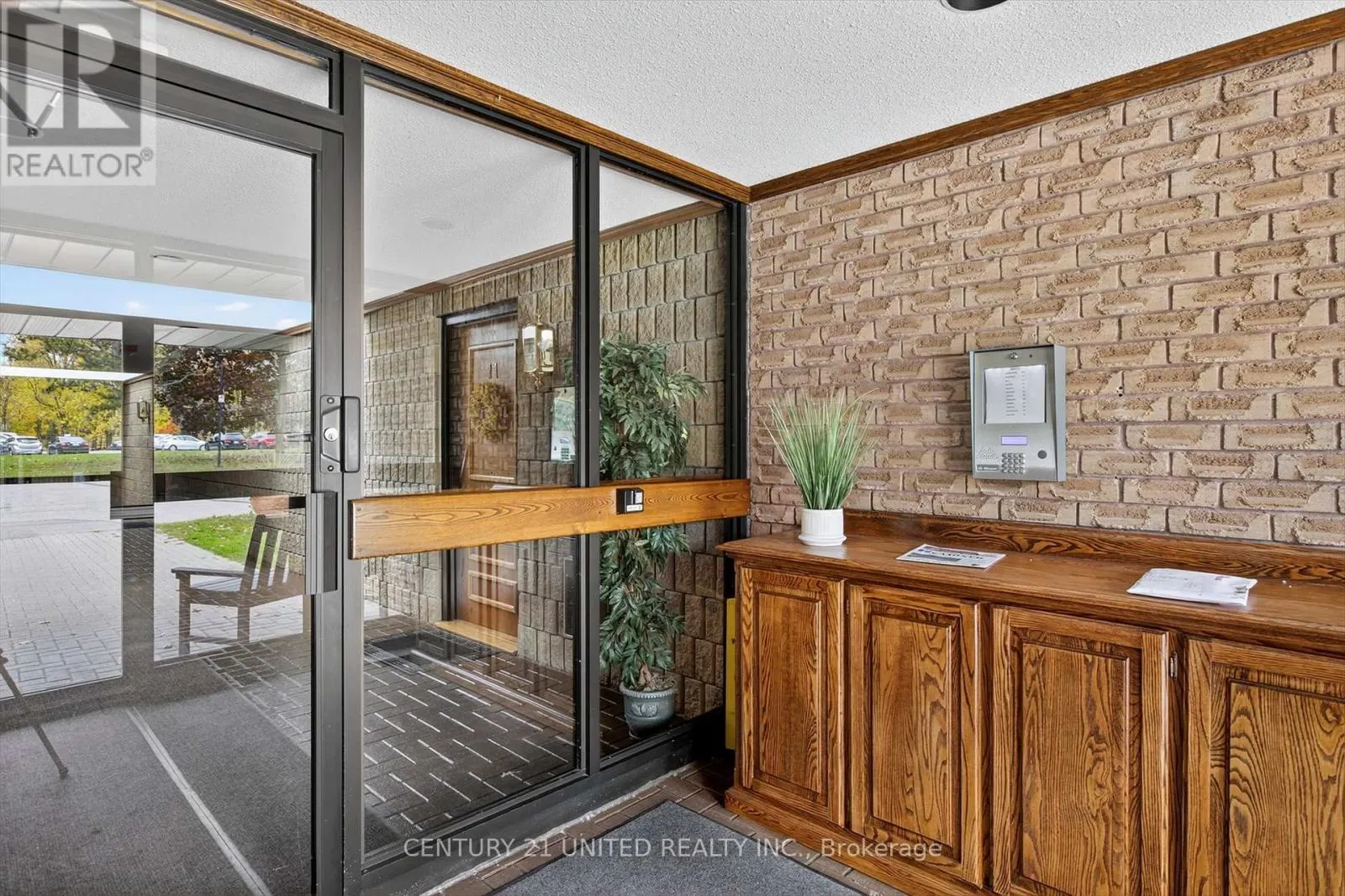 8 - 635 WHITAKER STREET, #8