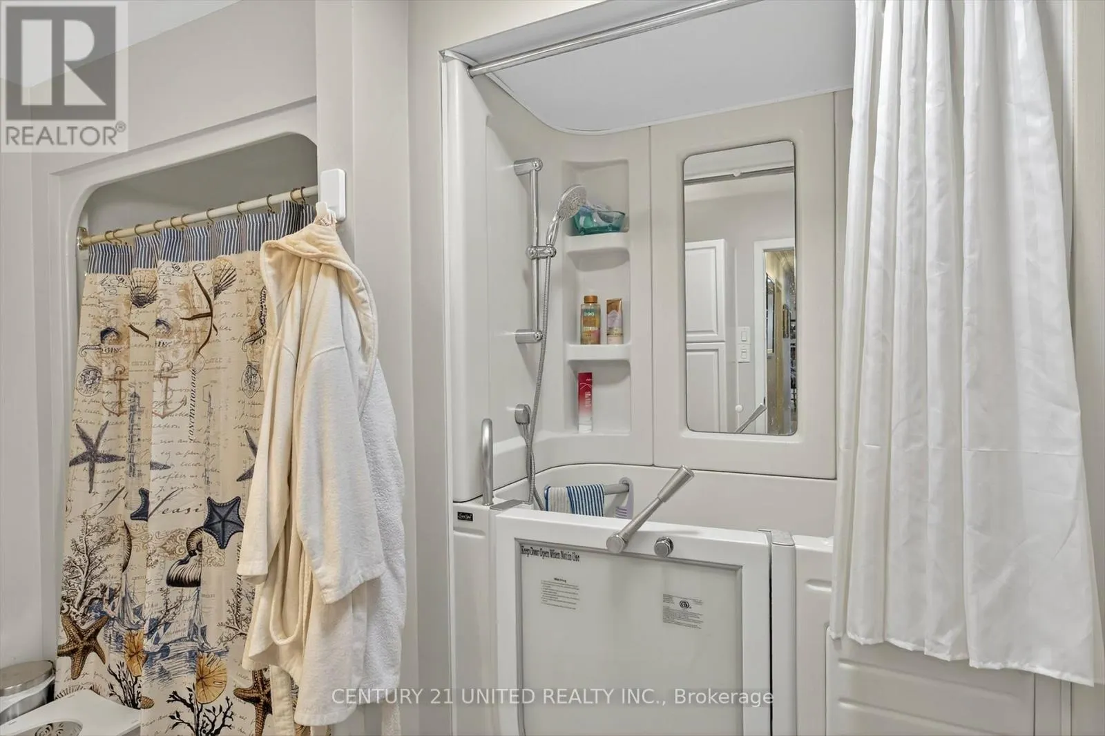 8 - 635 WHITAKER STREET, #8