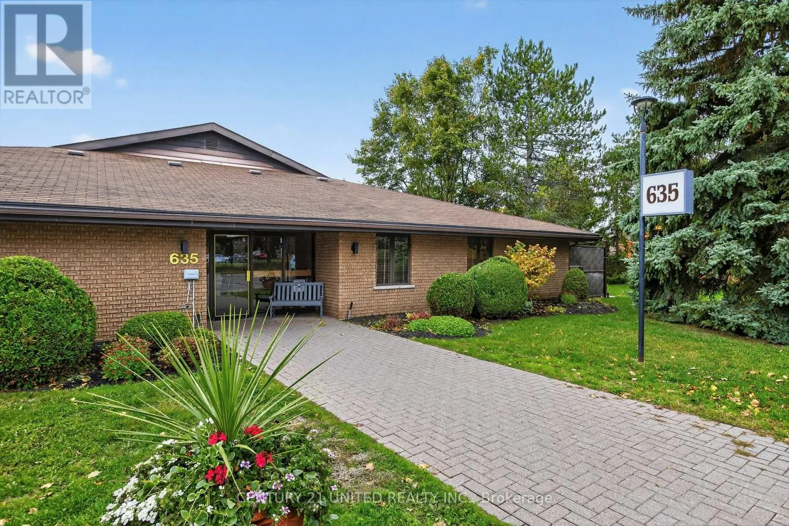 8 - 635 WHITAKER STREET, #8